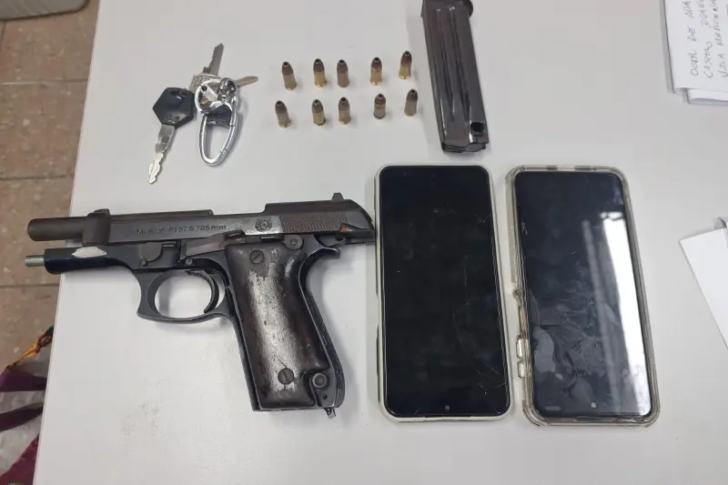 notícia: Polícia Militar prende dupla armada após roubo no bairro da Cremação