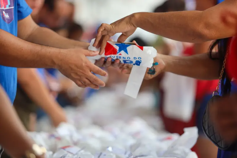 notícia: 'Por Todas Elas' entrega 777 novos óculos a moradores do bairro Curuçambá, em Ananindeua