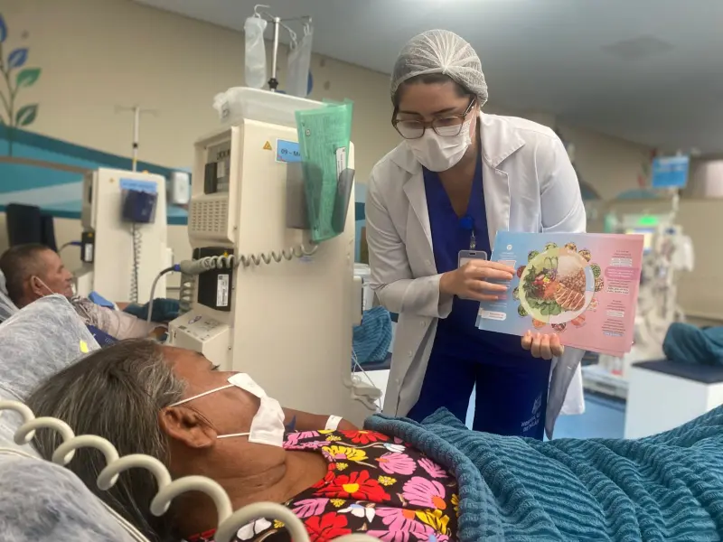 notícia: Hospital Geral de Tailândia aborda controle do colesterol junto a pacientes em diálise