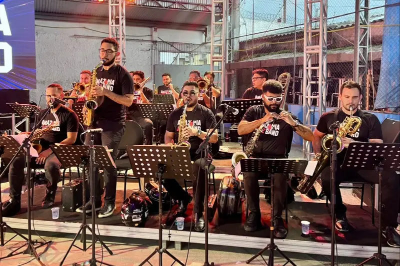 notícia: Amazônia Jazz Band inicia série de concertos didáticos com apresentação na Escola Santo Afonso