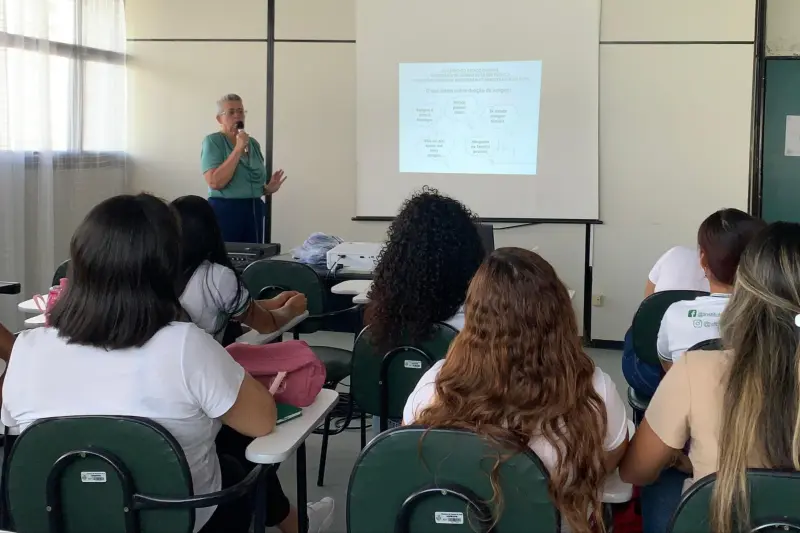 notícia: Hemopa mobiliza estudantes de enfermagem em campanha de doação de sangue em Belém