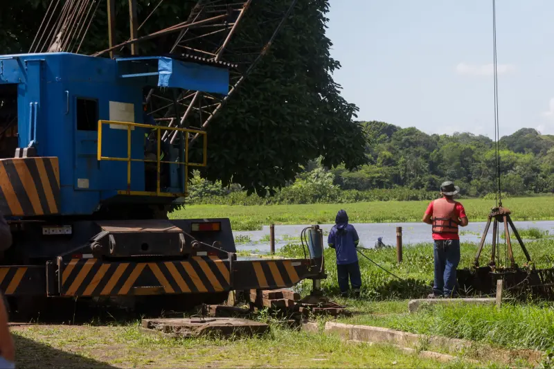 notícia: Cosanpa realiza limpeza nos lagos Bolonha e Água Preta