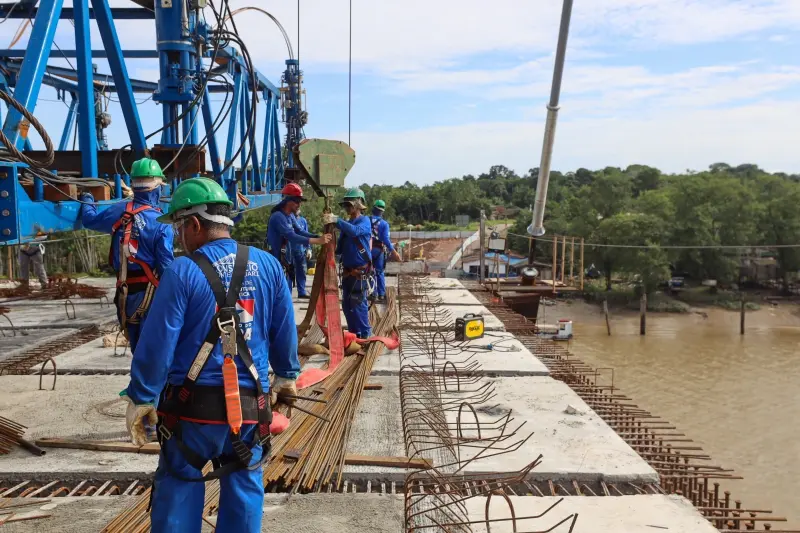 notícia: Governo do Pará avança com obra e nova ponte entre Icoaraci e Outeiro alcança 84% de conclusão