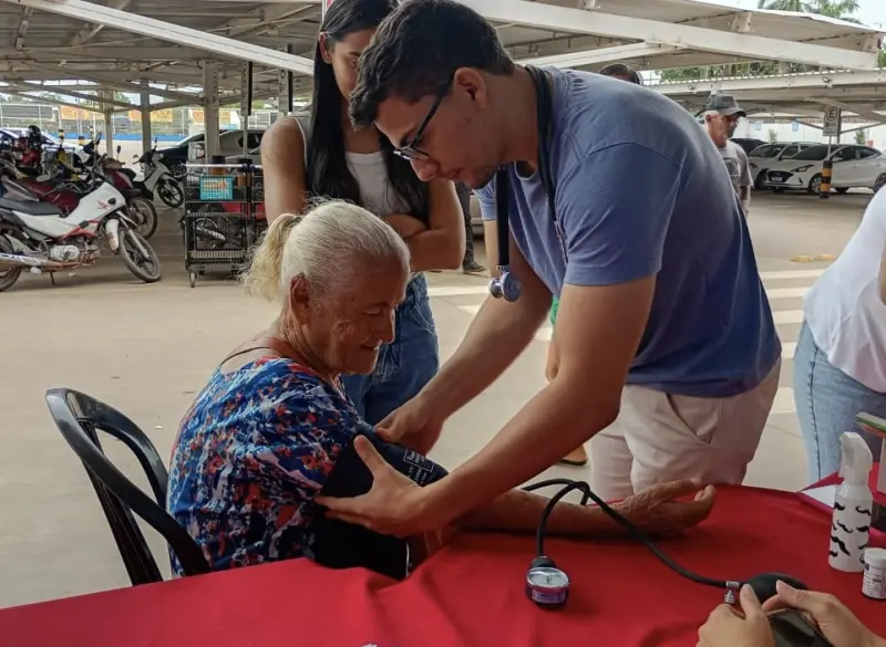 notícia: Hospital Geral de Tailândia reforça importância da saúde masculina em celebração ao Dia dos Pais   