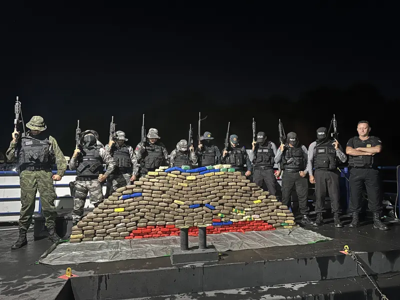 notícia: Agentes da Base Candiru apreendem mais de 370 kg de drogas e prendem cinco suspeitos