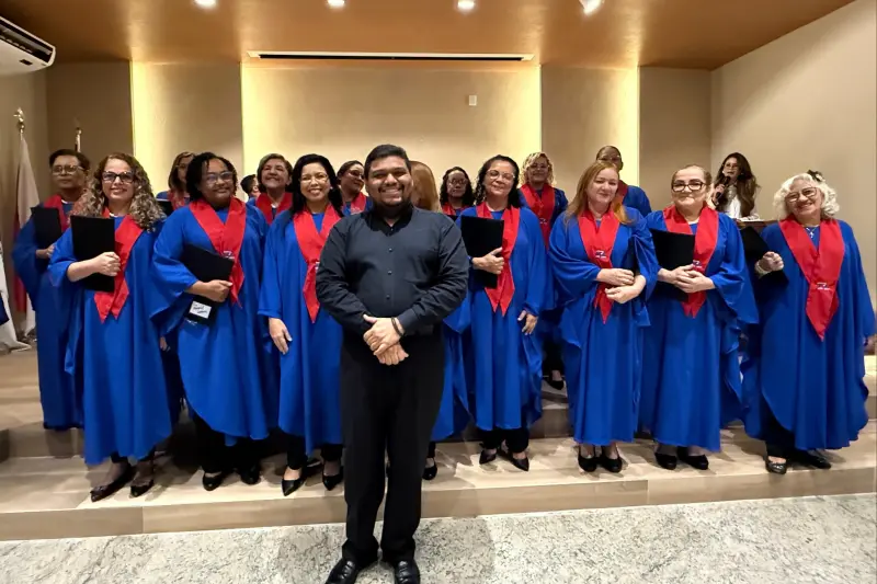 notícia: Coral “Voz e Vida” retorna ao Hospital Ophir Loyola após três anos e emociona pacientes e servidores