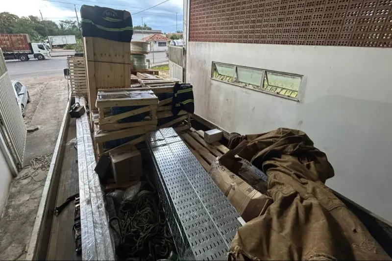 notícia: Sefa apreende cinco toneladas de material elétrico e acessórios de instalação