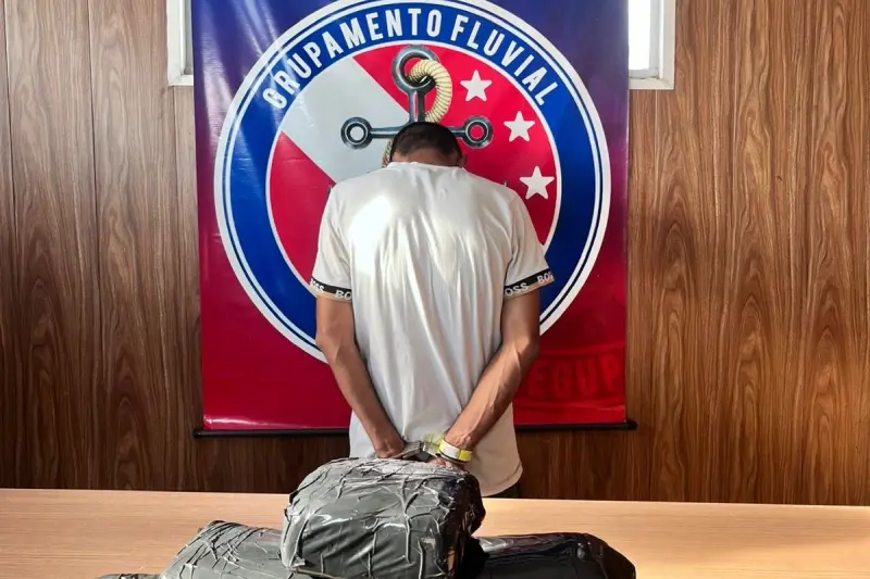 notícia: Agentes da Base Candiru apreendem 7 quilos de drogas e prendem homem em flagrante