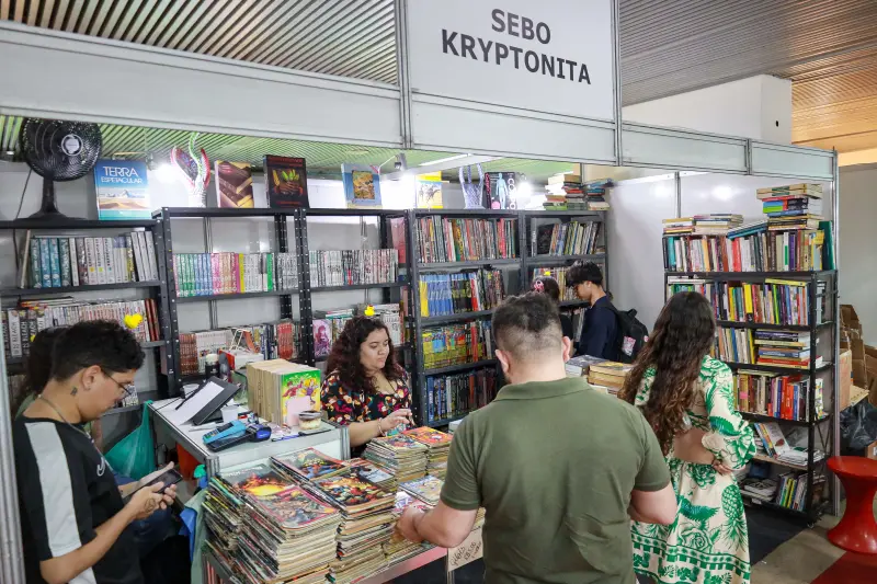 notícia: Sebos ampliam acesso à leitura e promovem encontro de gerações na Feira Pan-Amazônica do Livro