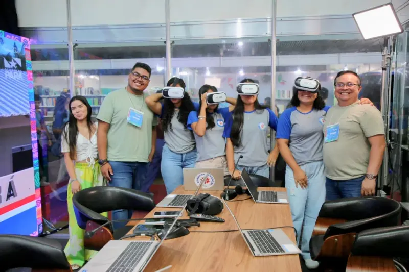 notícia: Estudantes da rede pública estadual protagonizam atividades no estande da Seduc