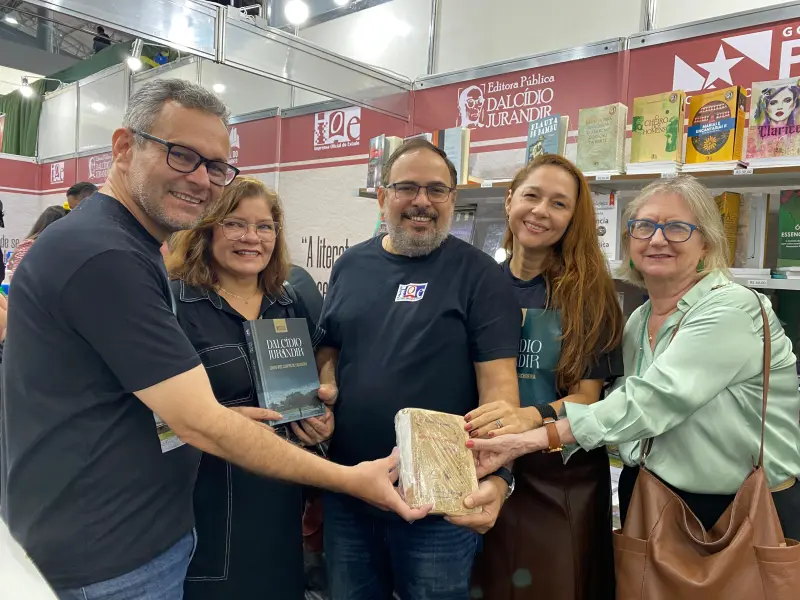 notícia: Editora da Imprensa Oficial comemora seis anos com lançamento de obra de Dalcídio Jurandir na Feira do Livro