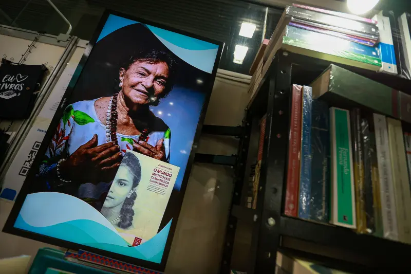 notícia: Literatura paraense atrai leitores e ganha espaço na 28ª Feira Pan-Amazônica do Livro e das Multivozes