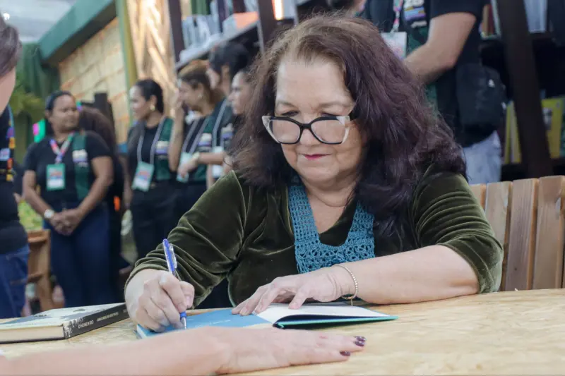 notícia: “Poesia Reunida” celebra rios, memórias e ancestralidade amazônica de Wanda Monteiro