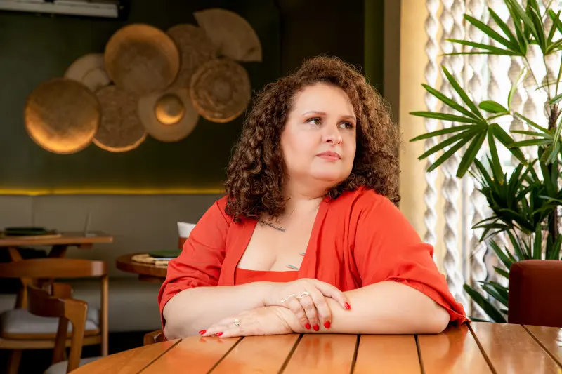 notícia: Vencedora do prêmio Jabuti, a escritora Socorro Acioli participa do último dia da Feira do Livro, nesta sexta-feira, 22