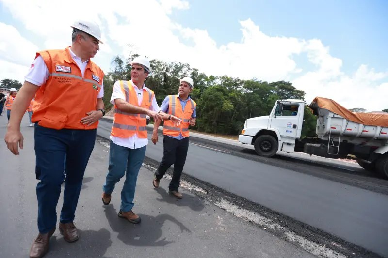 notícia: Governador Helder Barbalho vistoria avanço das obras da Avenida Liberdade na Região Metropolitana de Belém