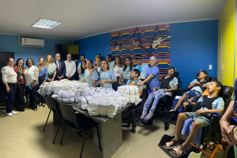 notícia: Doações são entregues ao Abrigo Especial Calabriano como ação comemorativa pelos 40 anos da PGE 