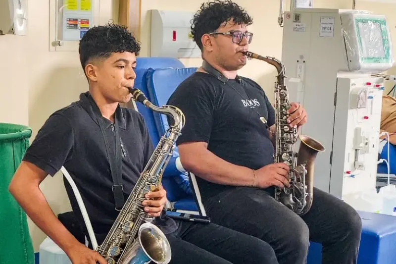 notícia: Hospital Santa Rosa promove ações de humanização com cinema e musicoterapia