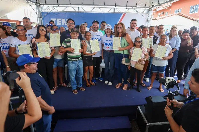 notícia: Estado entrega 245 títulos de terra e garante segurança jurídica a famílias de Santo Antônio do Tauá