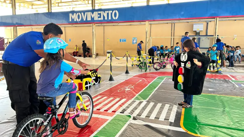 notícia: Detran leva Carreta do Minicircuito Itinerante à Usina da Paz da Terra Firme