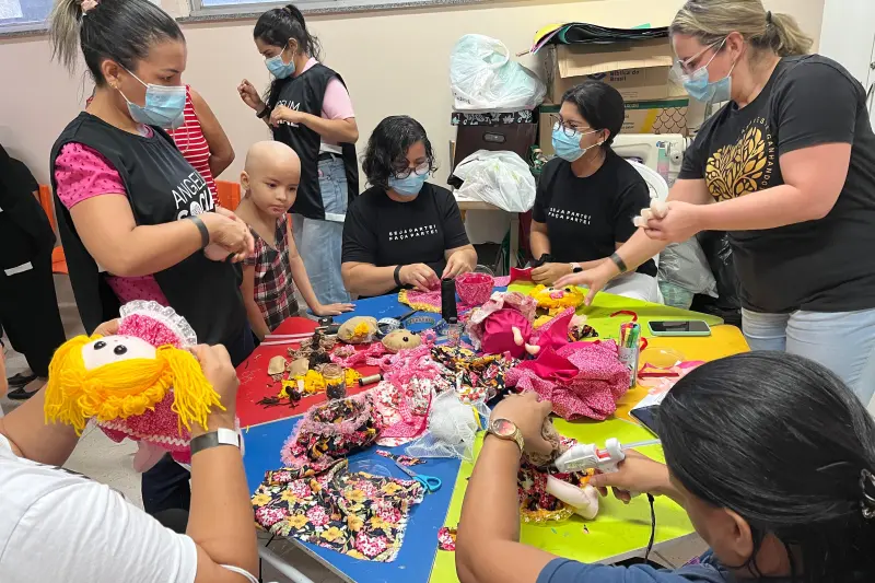 notícia: Hospital Oncológico Infantil promove oficina de bonecas de pano para mães de pacientes