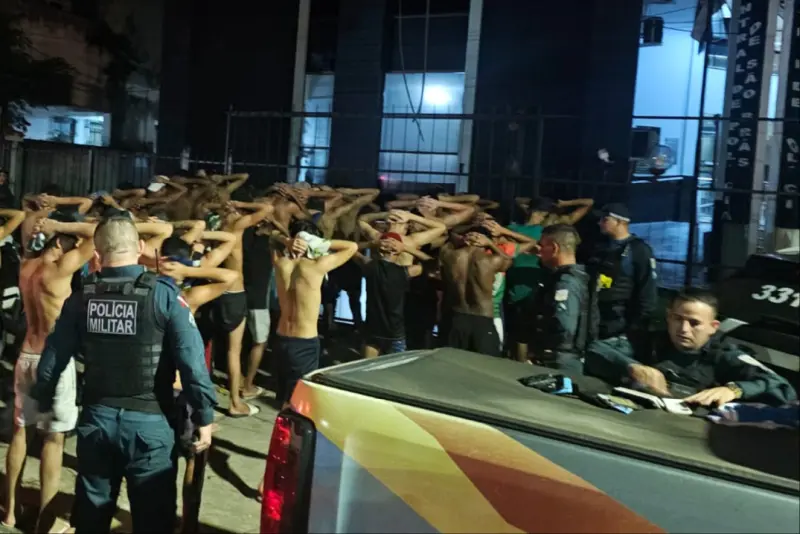 notícia: Policia Militar atua para conter rixa entre torcedores no bairro do Guamá, em Belém