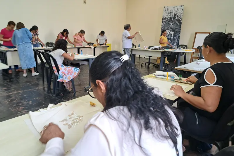 notícia: Espaço São José Liberto recebe oficina de customização de ecobags