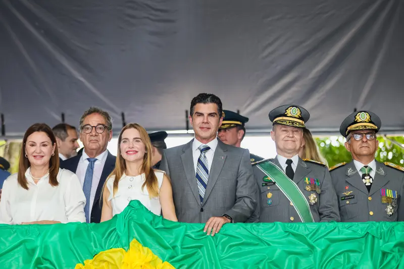 notícia: Desfile Cívico-Militar reúne 20 mil pessoas em Belém pelos 203 anos da Independência do Brasil