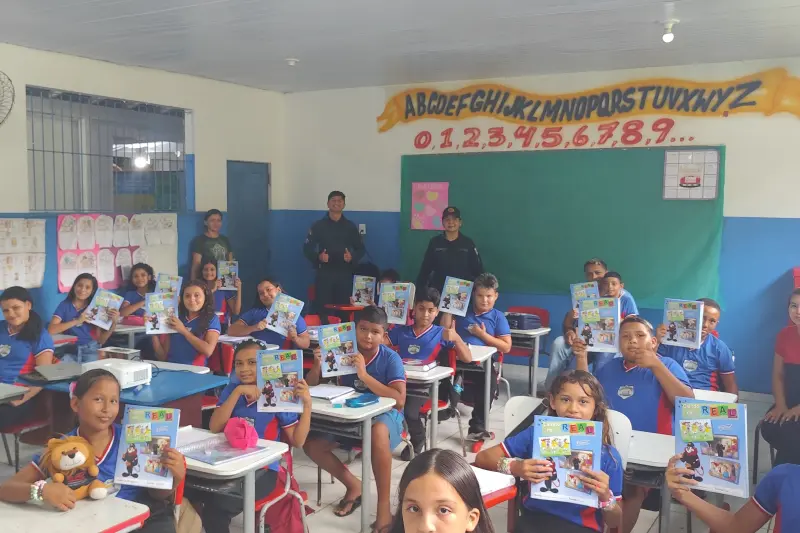 notícia: Programa da PM de prevenção ao uso de drogas alcança crianças ribeirinhas em Abaetetuba