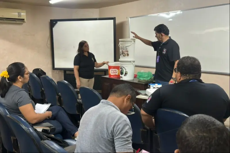 notícia: Semas ministra oficina de compostagem para alunos da Uepa e fortalece ações de educação ambiental