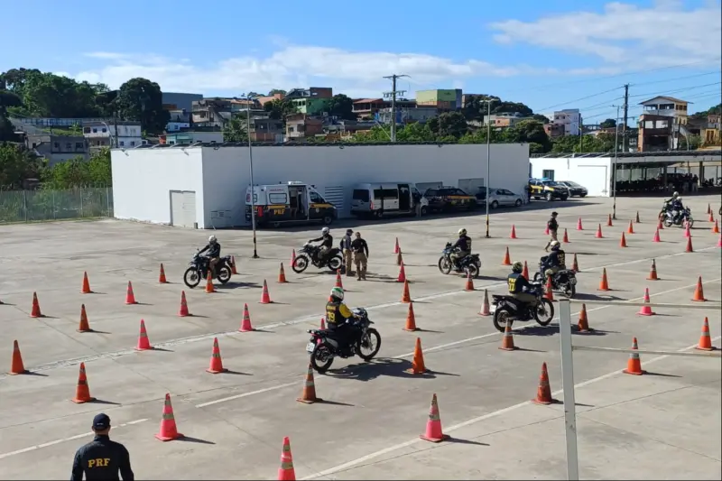 notícia: Agentes do Detran participam de formação de Motociclistas Batedores