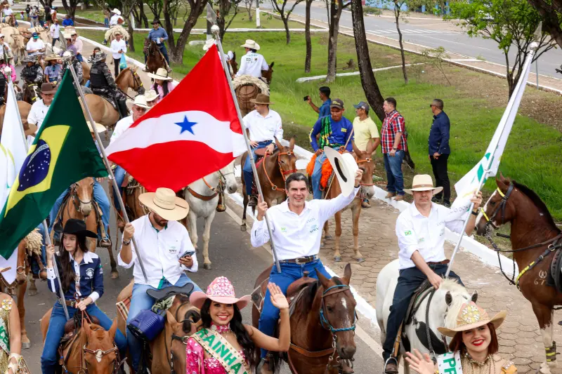 notícia: Governador Helder Barbalho participa da Cavalgada que abre a 37ª Expoama, em Marabá
