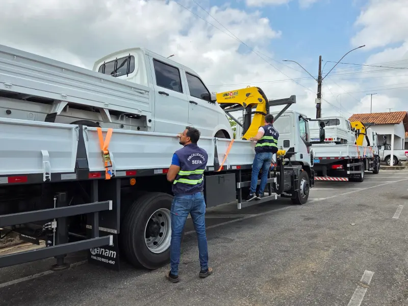 notícia: Sefa apreende quatro caminhões e 15 toneladas de sucata de alumínio