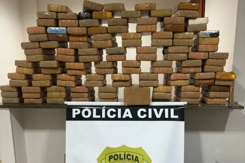 notícia: Polícia Civil apreende 120 tabletes de cocaína em embarcação no rio em Salinópolis