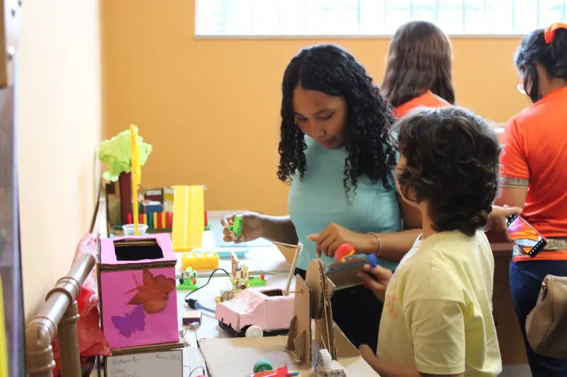 notícia: Centro de Inovação recebe alunos e professores do Atendimento Hospitalar e Domiciliar da Seduc