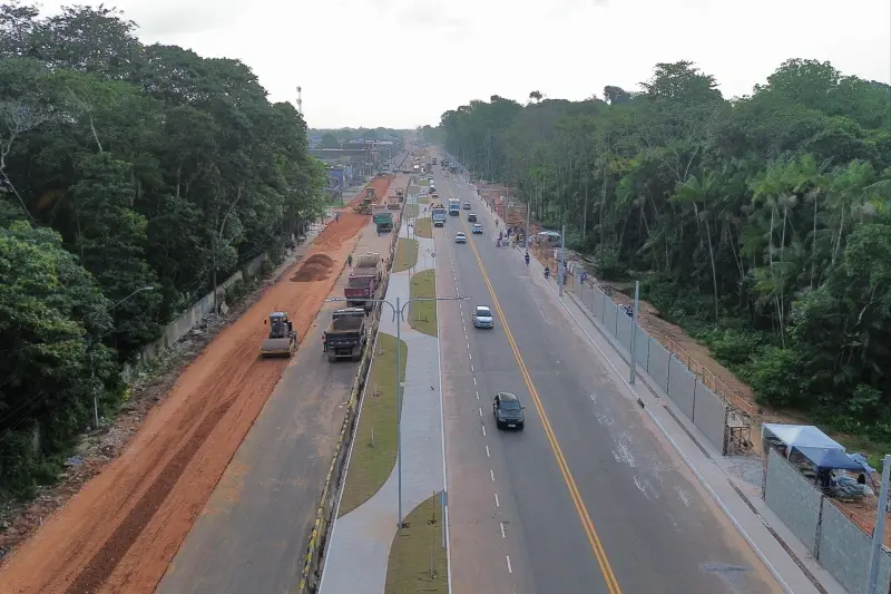 notícia: Trânsito tem novo desvio para avanço das obras da Nova Rua da Marinha