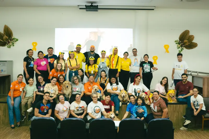 notícia: CIIR recebe cães do projeto Goldens pela Vida em ação voltada ao bem-estar de usuários