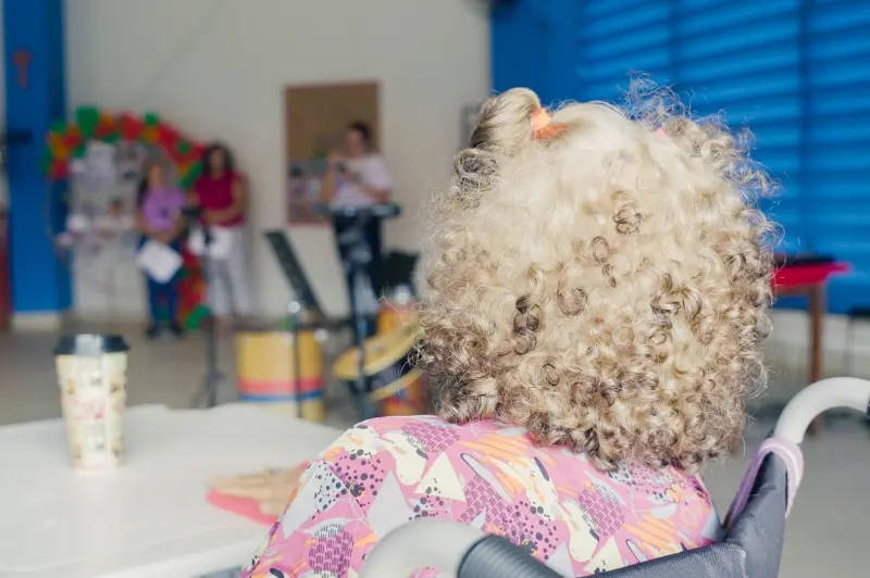 notícia: Centro de Inclusão e Reabilitação leva música e alegria a idosos com ação ‘Vô com Samba’