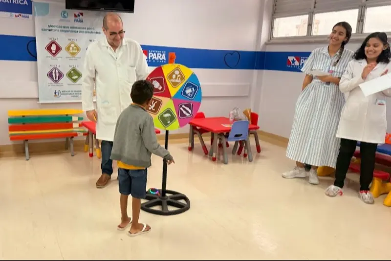 notícia: Hospital de Clínicas promove ação lúdica sobre a segurança do paciente