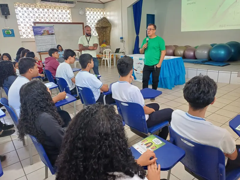 notícia: Referência em captação e transplantes, HRBA orienta alunos sobre doação de órgãos