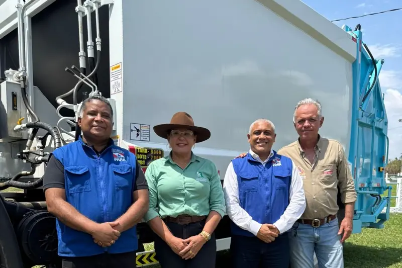 notícia: Governo do Estado entrega caminhão coletor a Rio Maria e inicia Mutirão Regulariza Pará