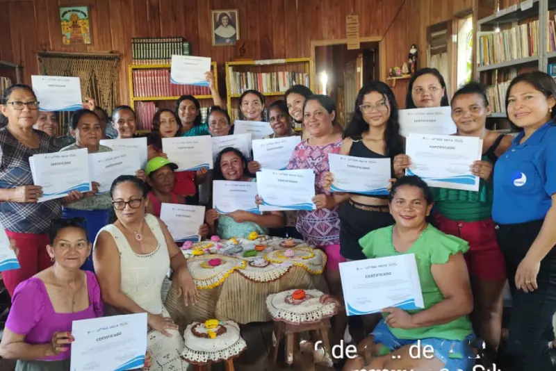 notícia: Curso de crochê promovido pela Cosanpa incentiva geração de renda na Ilha do Marajó