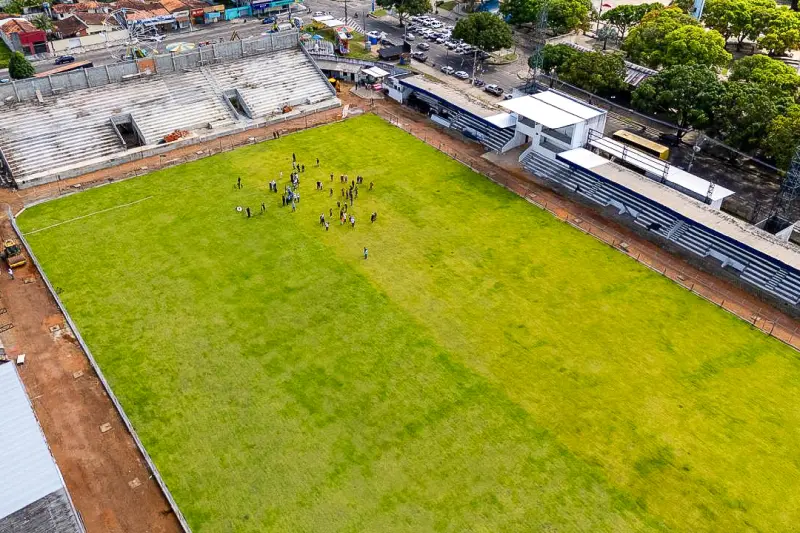 notícia: Em Castanhal, obras no Estádio ‘Modelão’ entram na fase final, com novo gramado e estrutura moderna