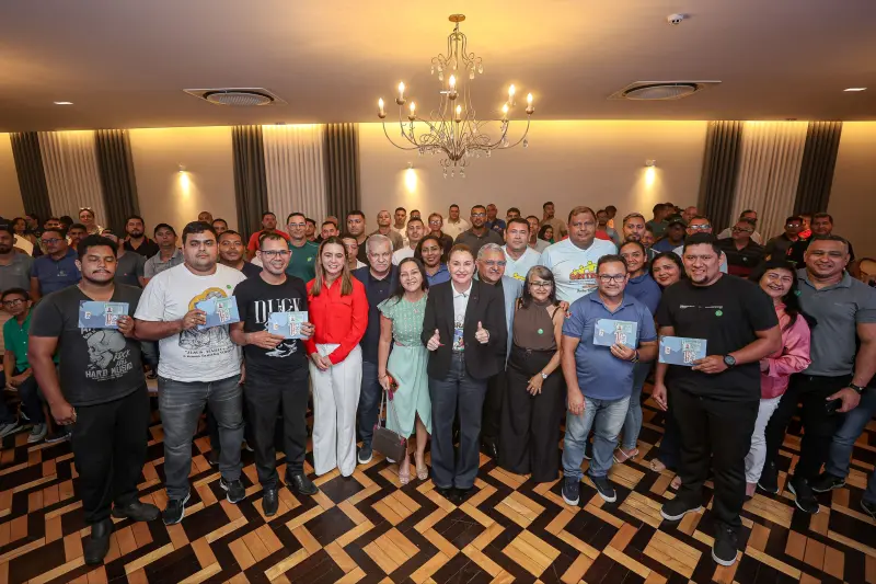 notícia: Governo do Estado entrega mais de 100 carteiras gratuitas a rodoviários de Belém, Ananindeua e Marituba