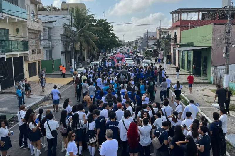 notícia: Alunos de escolas públicas participam do 28º Círio Estudantil de Nossa Senhora de Nazaré