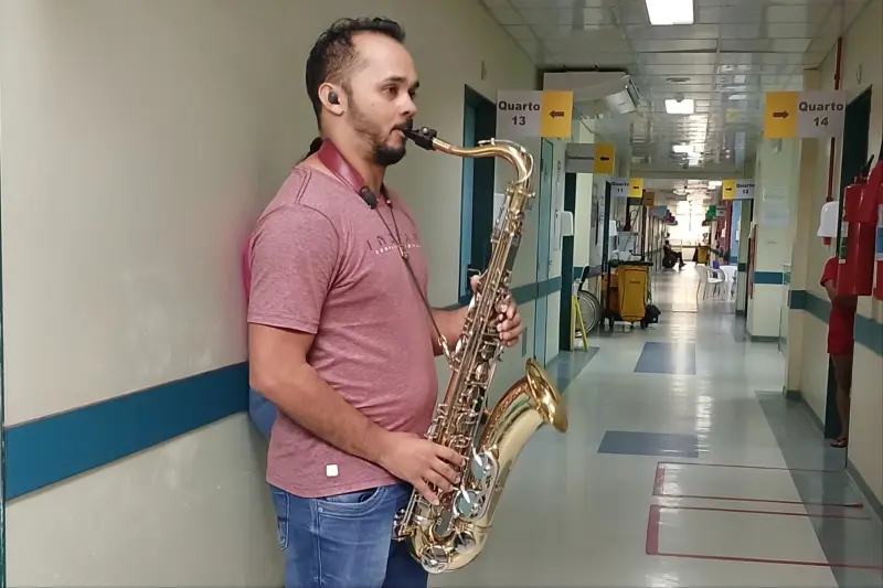 notícia: Musicoterapia auxilia no tratamento de pacientes do Hospital Regional Público do Marajó