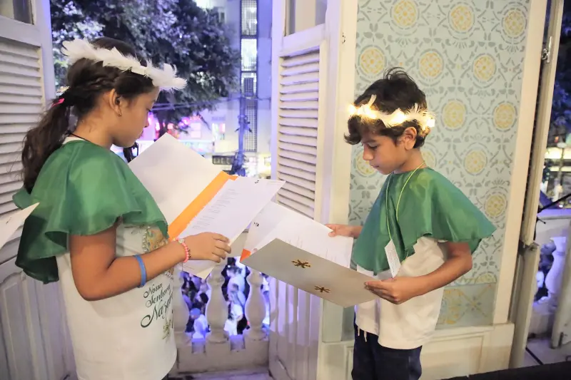 notícia:  Coral de alunos da Escola Casa da Criança Santa Inês encanta público na Trasladação