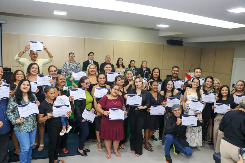 notícia: ETSUS forma turmas de auxiliar veterinário e capacitação em Hemoterapia 