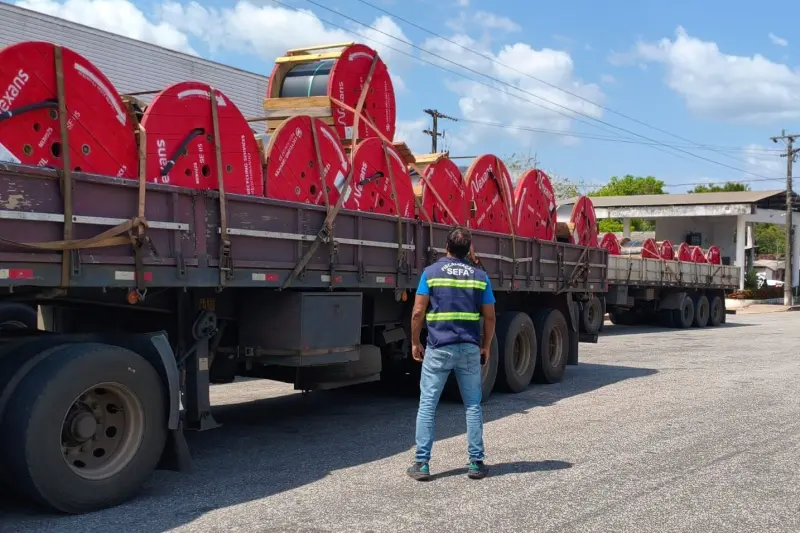 notícia: Sefa apreende 40,7 toneladas de cabos elétricos e 7.000 litros de óleo diesel