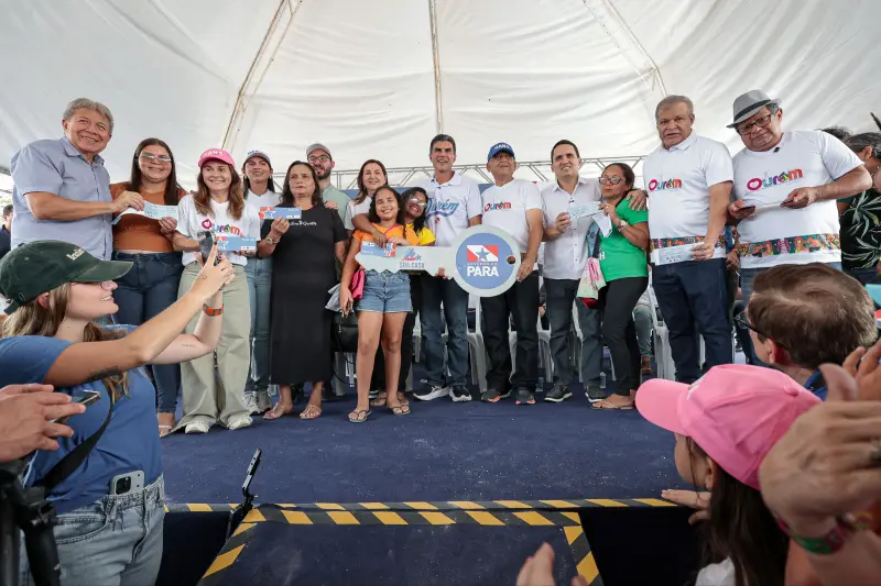 notícia: Famílias de Ourém recebem benefício habitacional Sua Casa, que garante moradia digna para quem mais precisa