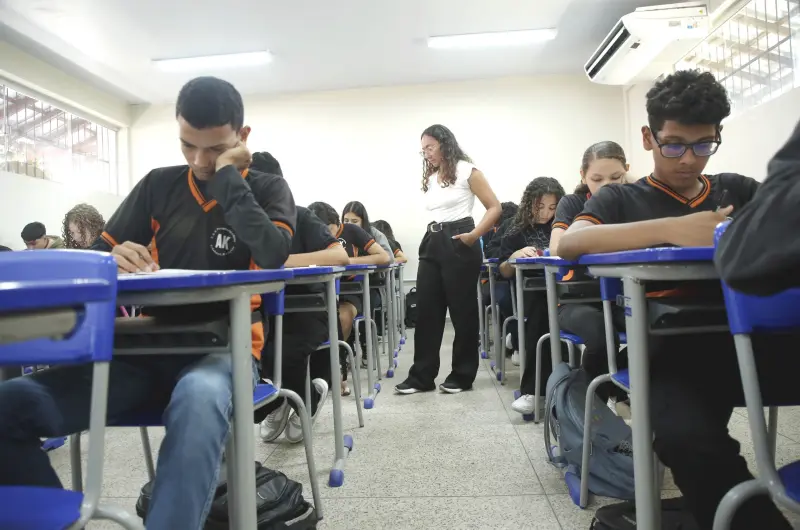 notícia: Escolas Estaduais realizam provas do Sistema de Avaliação da Educação Básica (Saeb)